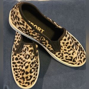Report animal print slip on sneaker Size 5.5